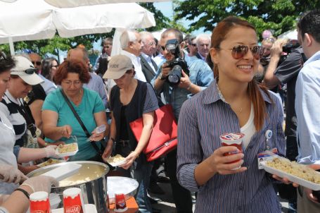 THY grevine Alevi Derneklerinden ‘lokmalı’ destek