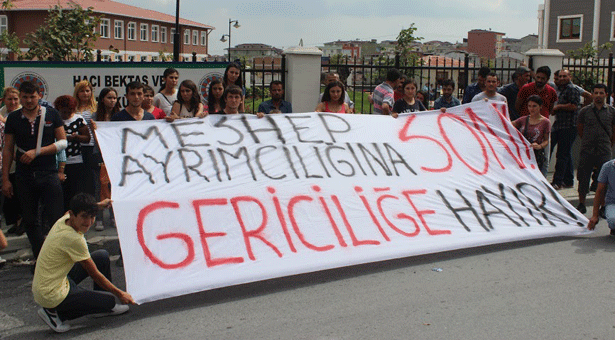 ‘En fazla bir Alevi ölmüş olur, ne olacak’ diyen doktora karşı eylem